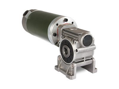 Schneckengetriebemotor mit grünem DC-Motor und Schneckengetriebegehäuse aus Aluminium